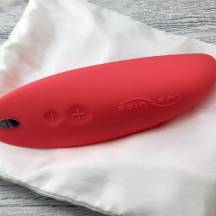 Вакуумно-волновой клиторальный стимулятор We-Vibe Melt — лучшая секс-игрушка для женщин 