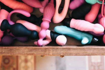 Безопасность секс игрушек: на что обратить внимание при покупке